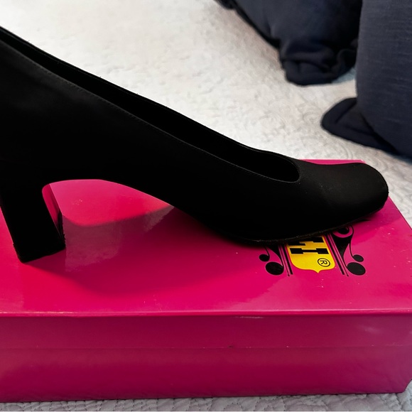 7.5 VanEli pumps - Picture 2 of 3